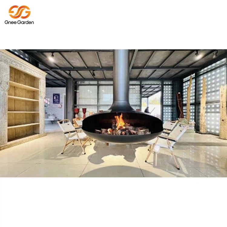 दीवार पर लगा लकड़ी जलाने वाला स्टोव